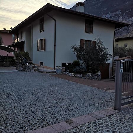 Apartment Sweet Retreat Dro Luaran gambar