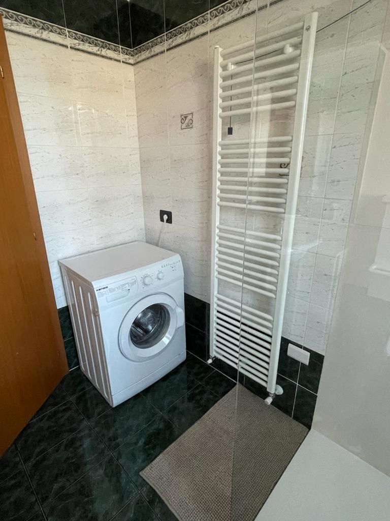 Apartment Sweet Retreat Dro Luaran gambar