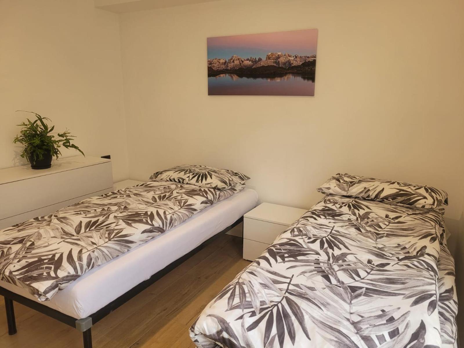 Apartment Sweet Retreat Dro Luaran gambar